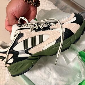 Adidas Ivy Park Green Shoe Box